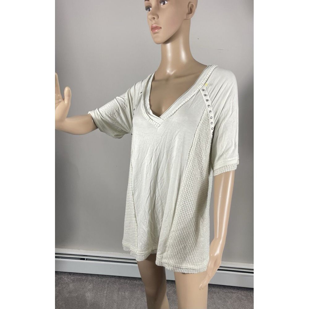 POL Woven Textured Bell Sleeve  with Eyelet Detail‎ On Back Size S